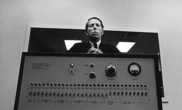 Milgram Deneyleri: İtaat ve Otorite İlişkisi